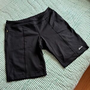 ASICS Knit Walking Shorts EUC Size Medium